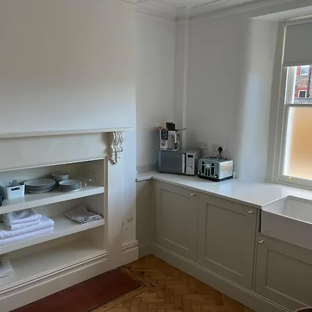 The Old School House Homestay Bristol